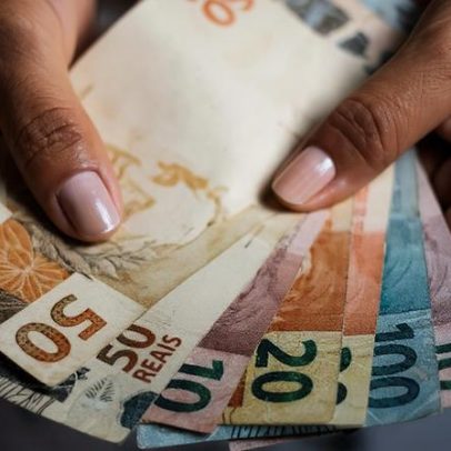 Receita paga R$ 16 bilhões no maior lote de restituição do IR