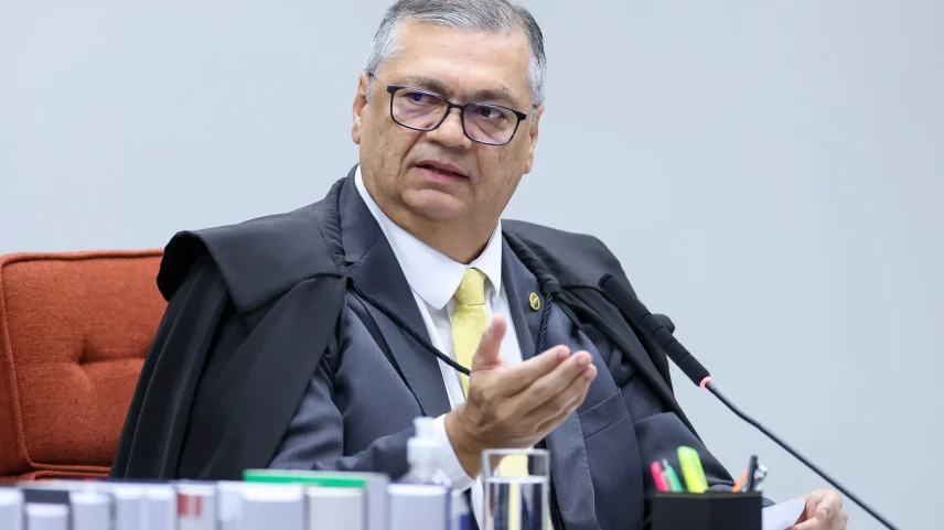 Flávio Dino impede governo de reter taxas da CVM