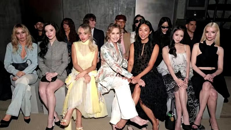 Miley Cyrus, Mikey Madison, Sabrina Carpenter, Lauren Hutton, Greta Lee, JISOO e Anya Taylor-Joy — Foto: Getty Images