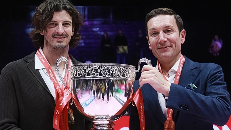 Pietro Maschio (à esq,), dirigente do Conegliano, detonou Mundial de Clubes no Brasil