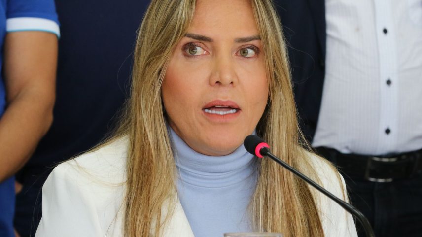 A governadora interina do Distrito Federal, Celina Leão,faz declaração à imprensa, para anunciar a criação de um grupo para restabelecimento da ordem na capital federal, após as invasões e depredações nos prédios do Congresso Nacional, Planalto e STF
