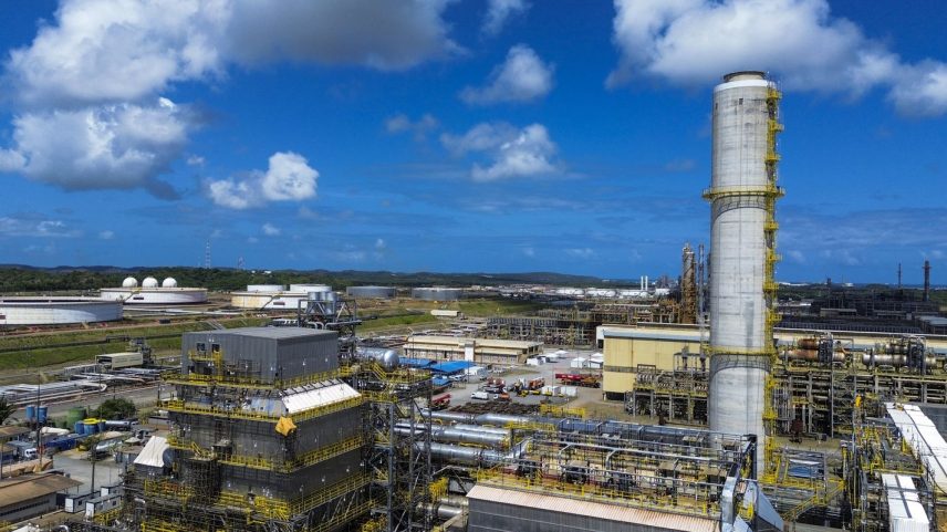 Vista da Refinaria Abreu e Lima, situada no município de Ipojuca, Região Metropolitana do Recife