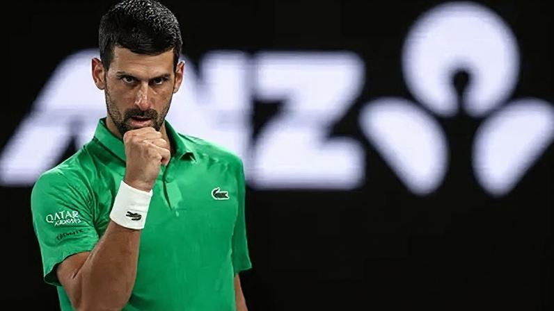 Novak Djokovic em ação na semifinal do Australian Open