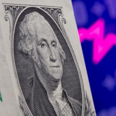 Dólar abre em alta aos R$5,05, pressionado por petróleo e PIB brasileiro