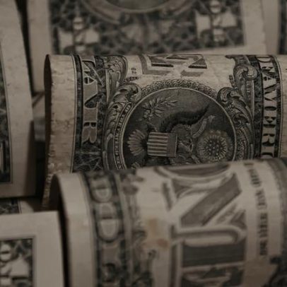 Dólar lidera ranking de aplicações em maio