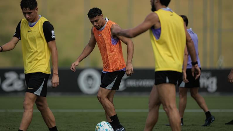 Victor Hugo treinamento na Cidade do Galo Foto: Pedro Souza / Atlético