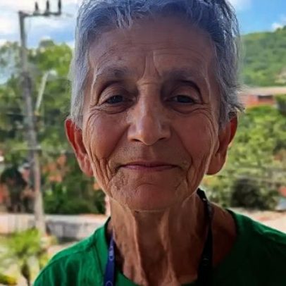 Avó de 92 anos é a mulher mais idosa contratada com carteira no Brasil