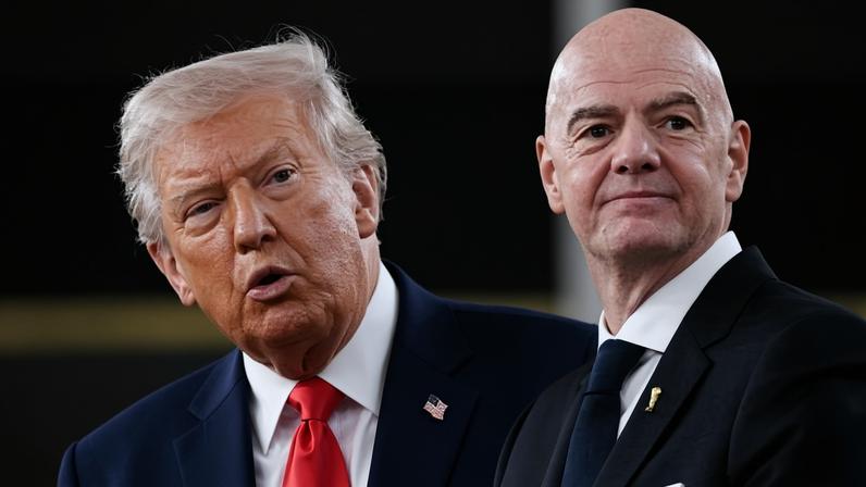 Donald Trump, presidente dos EUA, e Gianni Infantino, presidente da Fifa, durante sorteio da Copa do Mundo de 2026