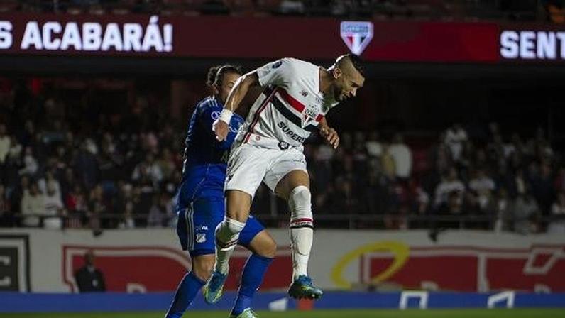 Doria em ação contra o Millonarios pela Copa Sul-Americana