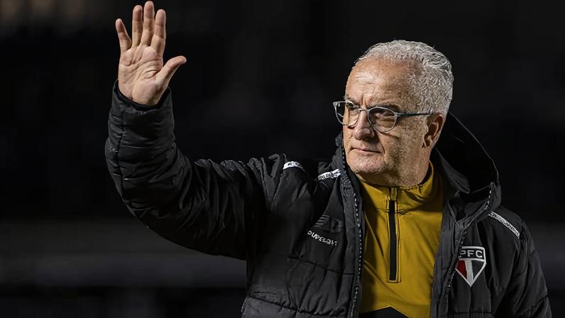 Dorival Júnior durante partida contra o Millonarios pela Copa Sul-Americana