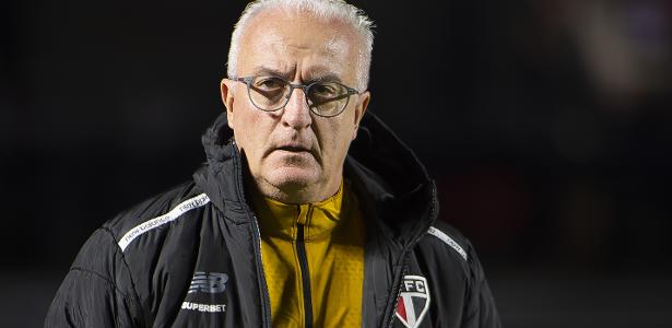Dorival Júnior durante partida contra o Millonarios pela Copa Sul-Americana