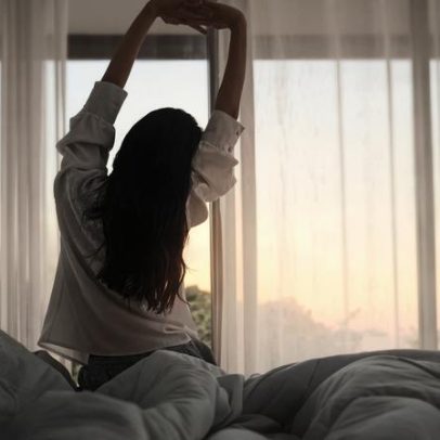 Dormir de pijama ou sem roupa? O que a ciência recomenda