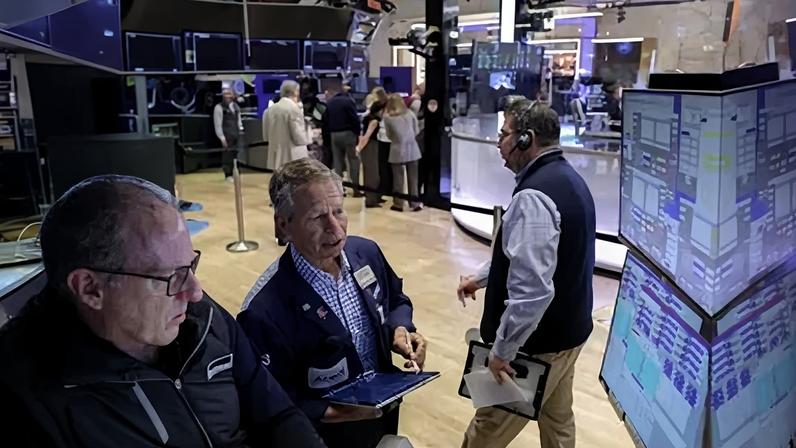 Operadores na bolsa de Nova York em 15 de maio de 2026
