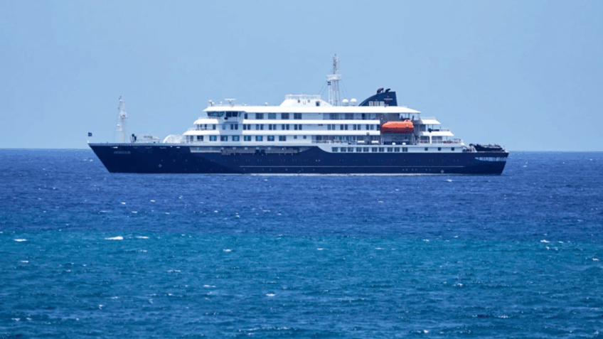 Na foto, cruzeiro MV Hondius; Paciente canadense é a 10ª pessoa da embarcação a testar positivo para a doença