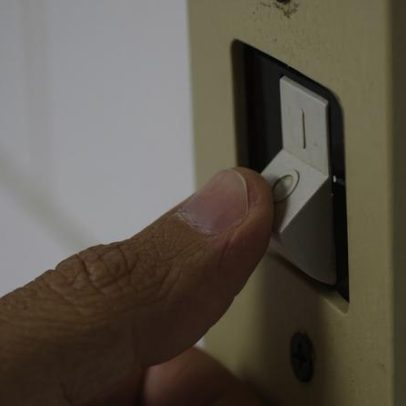 Aneel aprova R$ 5,5 bi para reduzir tarifa de energia em 22 distribuidoras