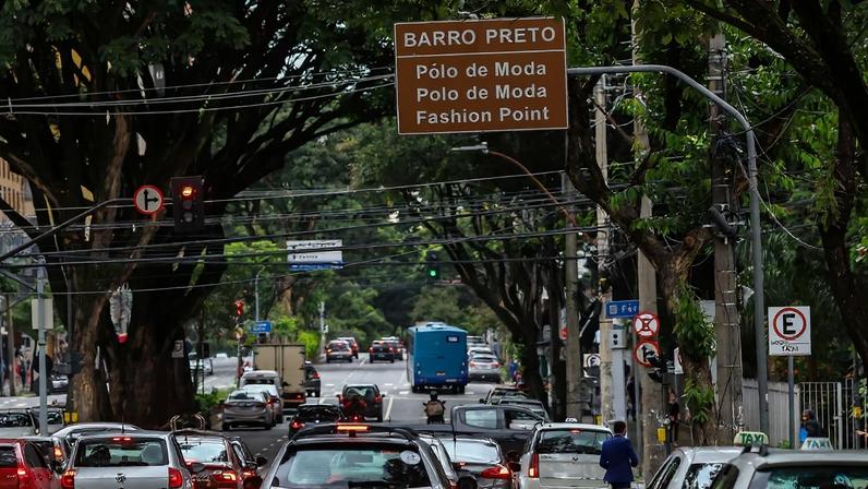 Comerciantes do Barro Preto relatam prejuízo por falta d'água