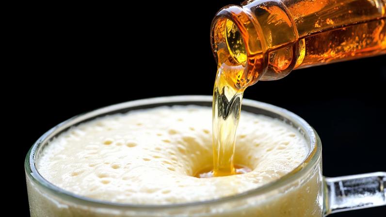 Preço da cerveja aumentou até 10,3% nos bares de BH entre 2025 e 2026
