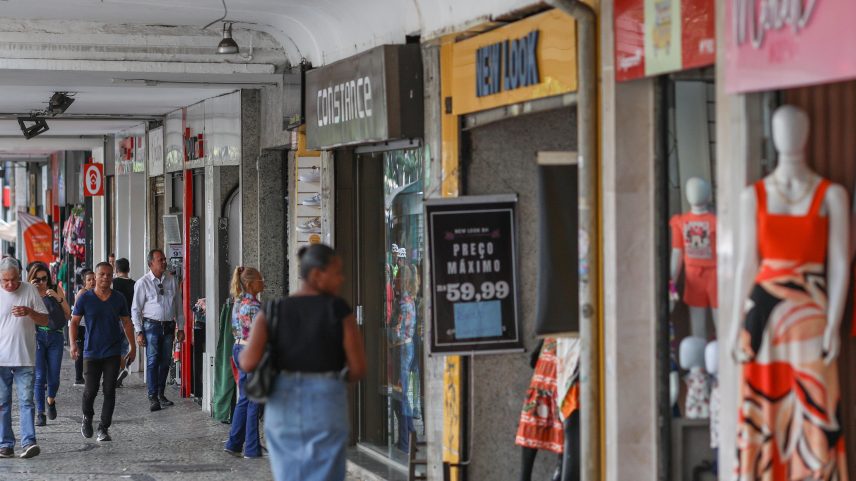 Comércio é um dos setores que mais adotam a escala 6x1