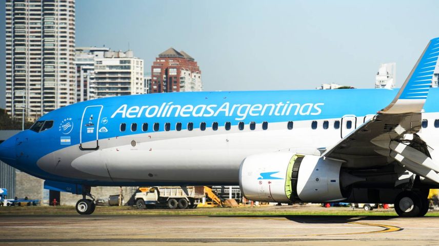 A tendência é que haja uma expansão gradual da cobrança individual por serviços antes incluídos no preço-base da passagem. (Eitan Abramovich/AFP)