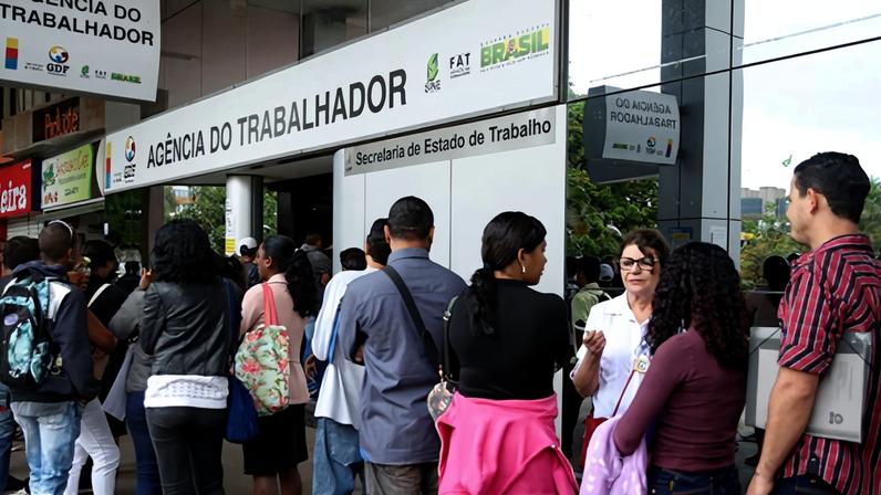 Apesar da alta no desemprego até abril, nível da ocupação no país continua elevado