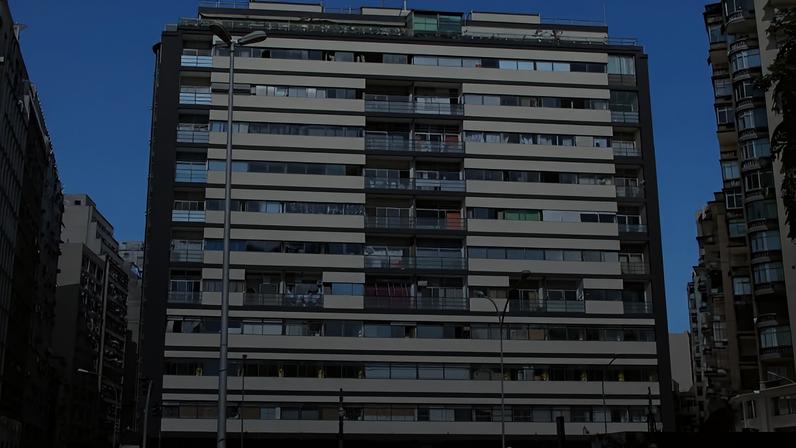 O edifício Esther foi projetado pelos arquitetos Álvaro Vital Brazil e Adhemar Marinho em 1936 e inaugurado em 1938