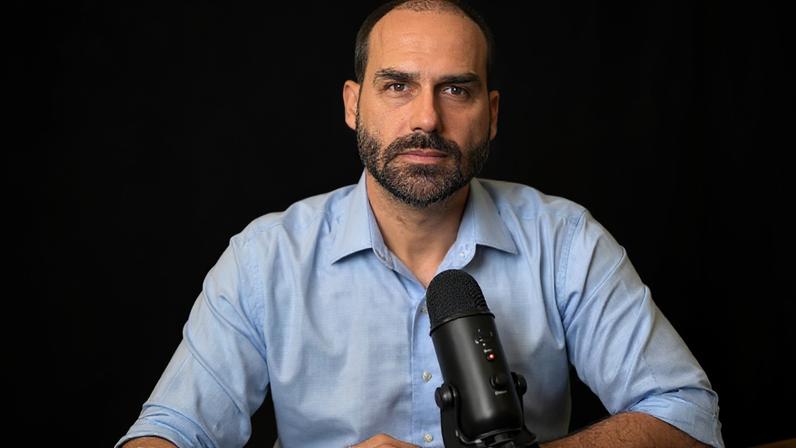 Na imagem, Eduardo Bolsonaro, que mora nos Estados Unidos