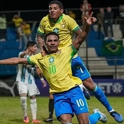 Conmebol suspende joia do Palmeiras por protesto com imitação de macaco
