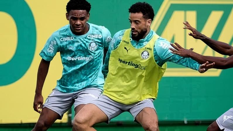 Eduardo Conceição, joia da base do Palmeiras, participou de treino com os profissionais