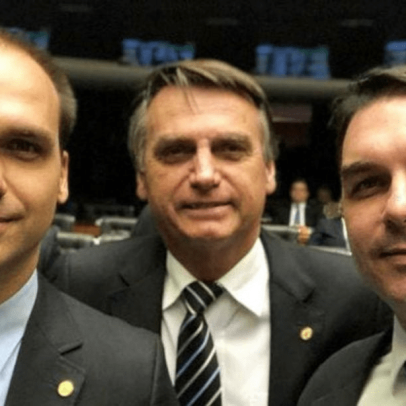 Flávio afirma que Eduardo não recebeu, mas investiu no filme de Bolsonaro