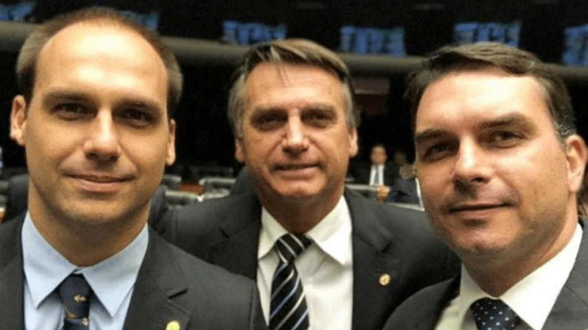 Eduardo, Flávio e Jair Bolsonaro são denunciados à Procuradoria-Geral da União. Foto: reprodução / rede X
