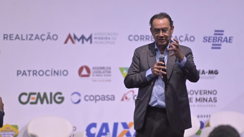 Augusto Cury, que lançará pré-candidatura à Presidência em BH, palestrou no Congresso Mineiro de Municípios