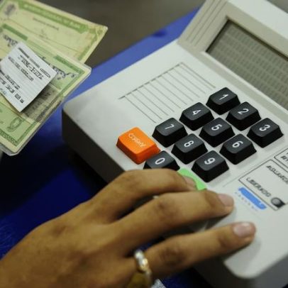 Mais de 800 mil brasileiros no exterior poderão votar em 2026; como regularizar