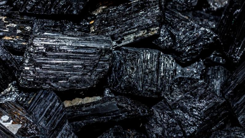 foto colorida de Tourmaline - elemento de terras raras