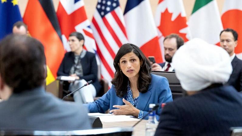 Éléonore Caroit, ministra delegada para Francofonia e Parcerias Internacionais, na reunião do G7 sobre ajuda internacional em Paris