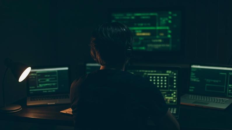 Análise mostra a presença de dados pessoais de brasileiros na dark web; saiba mais — Foto: Reprodução/Canva