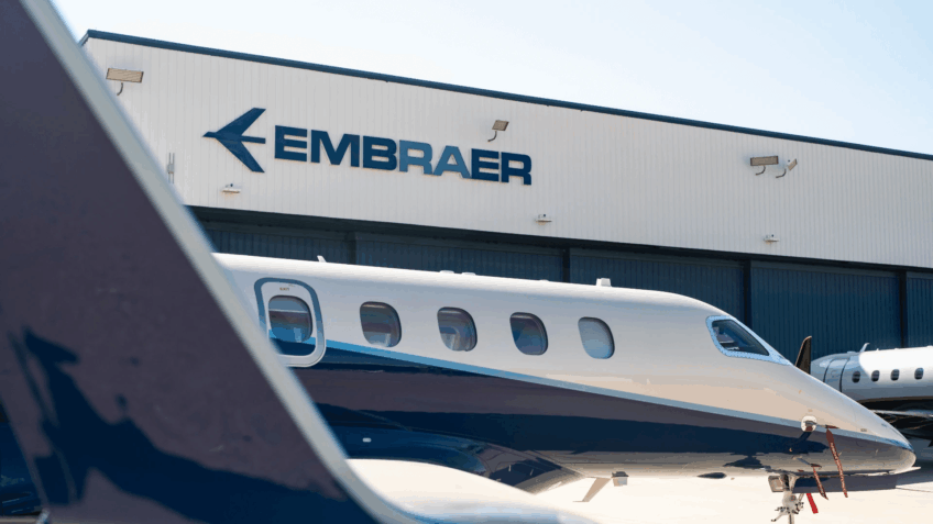 Componentes forjados de aviação são peças fabricadas através do processo de forjamento –moldagem de metal sob altíssima pressão e temperatura