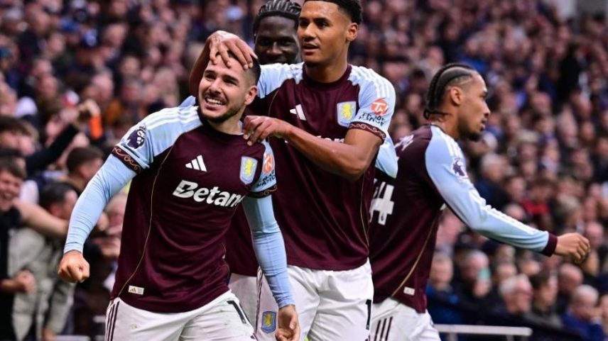 Emiliano Buendia comemora gol do Aston Villa contra o Tottenham pelo Campeonato Inglês