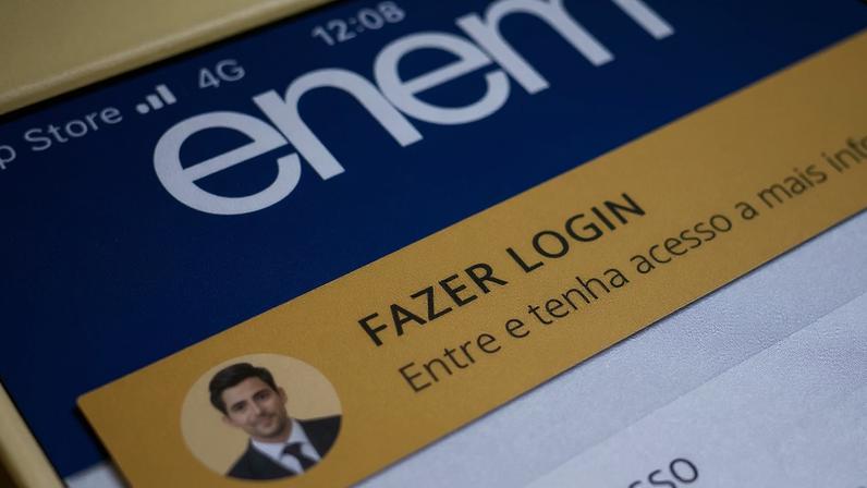 O Enem de hoje já é refém de uma tensão não resolvida: ele precisa, ao mesmo tempo, ser difícil o suficiente para diferenciar candidatos que disputam vagas nas instituições de ensino superior do país e suficiente para certificar alunos no ensino médio, (Foto: Marcello Casal Jr/Agência Brasil)