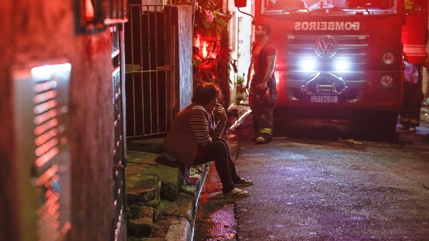 Explosão na zona oeste de SP destrói casas, deixa ao menos um morto e três feridos — Foto: FRAGA ALVES/ENQUADRAR/ESTADÃO CONTEÚDO