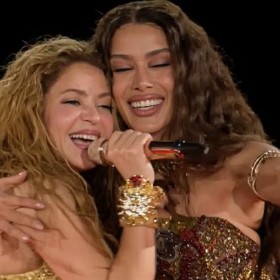 Anitta e Shakira se apresentam em Copacabana, cantando Choka Choka