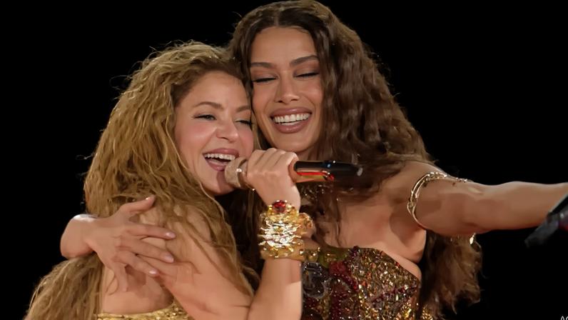 Anitta no show de Shakira em Copacabana