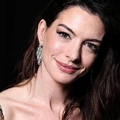 Anne Hathaway revela ficar cega por 10 anos devido à catarata precoce