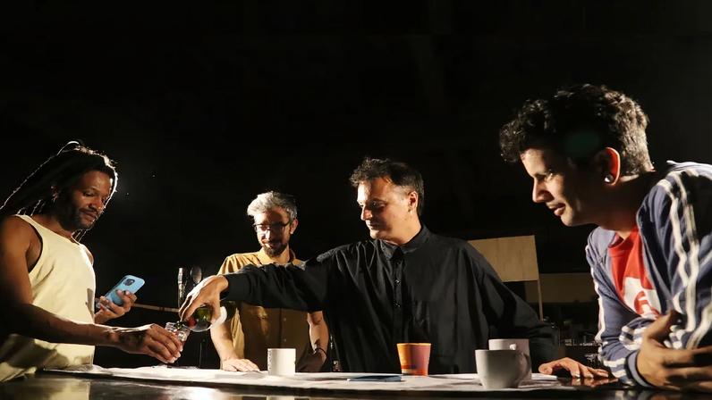 Coletivo mineiro Vende Peixe-se lança primeiro single no Teatro SESIMINAS