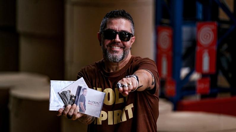 Bauxita: do rock ‘sexo, drogas e rock’n’roll’ à fé, cantor mineiro relembra trajetória e recusa ao Jota Quest