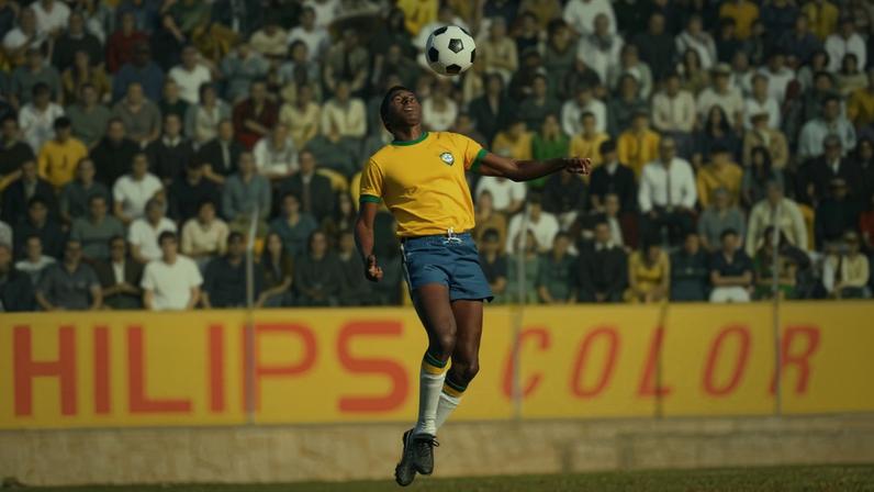 Lucas Agrícola carregou o peso de ser Pelé em "Brasil 70 – A Saga do Tri", série da Netflix que estreia no próximo dia 29/5, às vésperas da Copa do Mundo