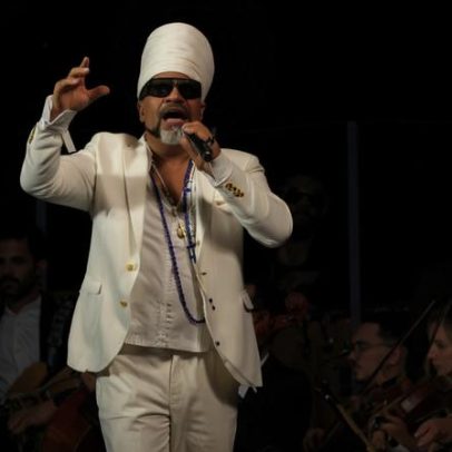 Carlinhos Brown e Orquestra Ouro Preto atraem multidão na Praça da Liberdade