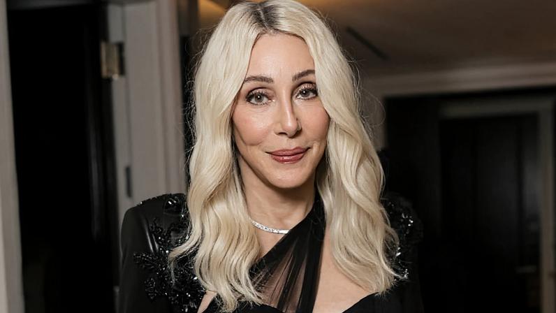 Cher completa 80 anos