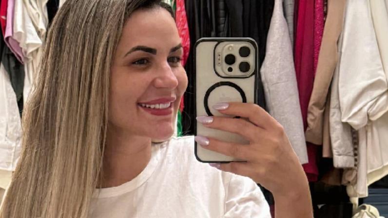 Deolane Bezerra