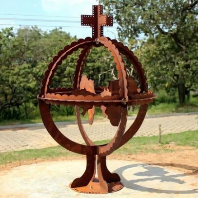 Dyana Santos inaugura primeira escultura pública em Contagem, quilombo Arturos