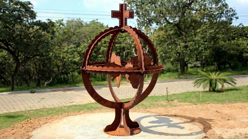 Escultura pública da artista Dyana Santos